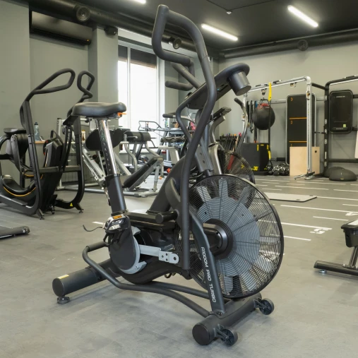 Аэробайк коммерческий BRONZE GYM A1000M PRO TURBO с мультипоручнями Аэробайк коммерческий BRONZE GYM A1000M PRO TURBO с мультипоручнями