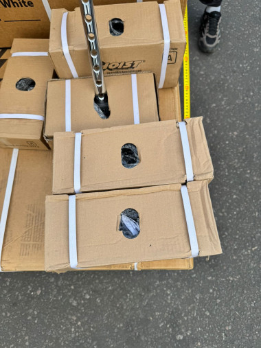 Сгибание ног лежа HOIST ROC-IT RS-2408 тренажер грузоблочный со стеком 81кг