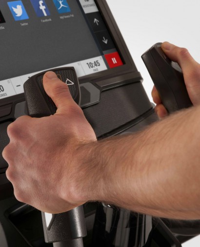 Домашний эллиптический эргометр Matrix A50XIR с 16-дюймовым сенсорным дисплеем и автоматическим изменением длины шага Домашний эллиптический эргометр Matrix A50XIR с 16-дюймовым сенсорным дисплеем и автоматическим изменением длины шага