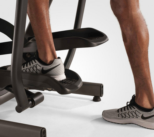 Эллиптический эргометр домашний Matrix E50XIR с большим сенсорным дисплеем