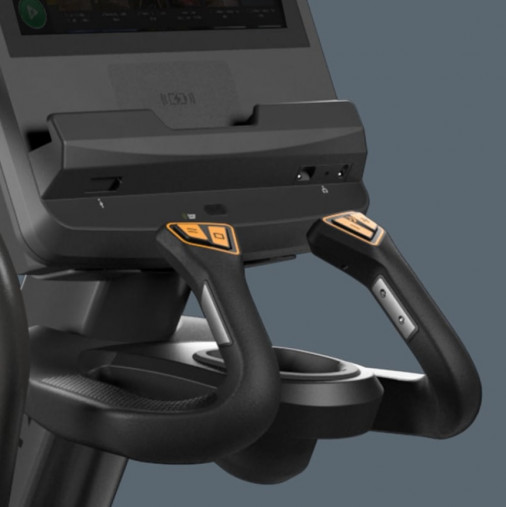 Эллиптический тренажер Matrix Performance. Консоль Touch Base - сенсорный экран диагональю 16 дюймов.