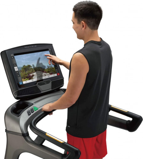 Беговая дорожка Matrix T70XUR с HD-дисплеем 22 дюйма Беговая дорожка Matrix T70XUR с HD-дисплеем 22 дюйма